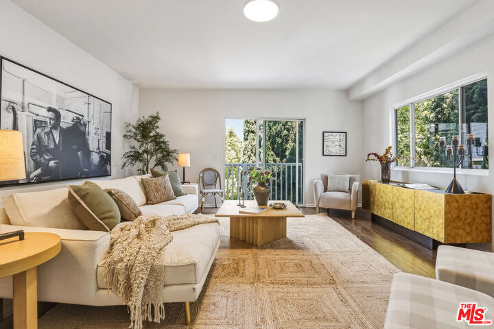 Property Photo: 2525 Ivanhoe Dr CA 90039