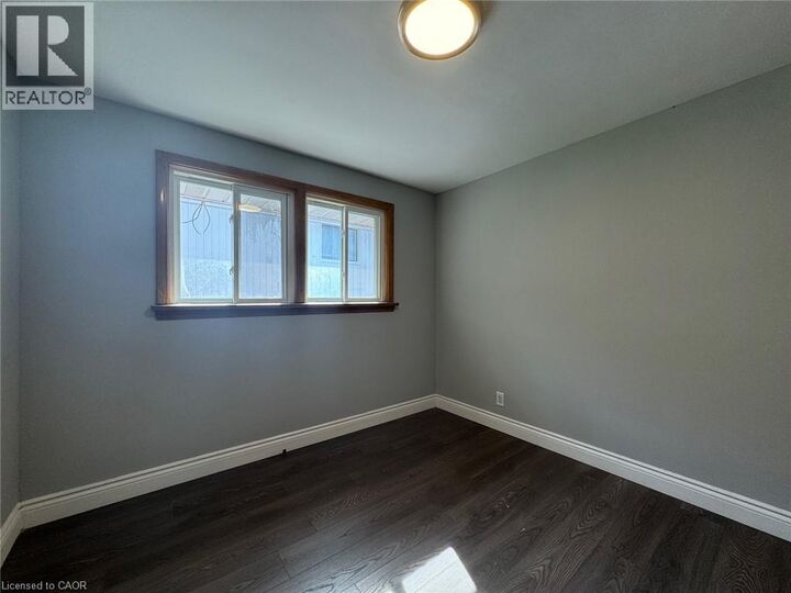 Property Photo:  192 Allen Street East 3  ON N2J 1K1 
