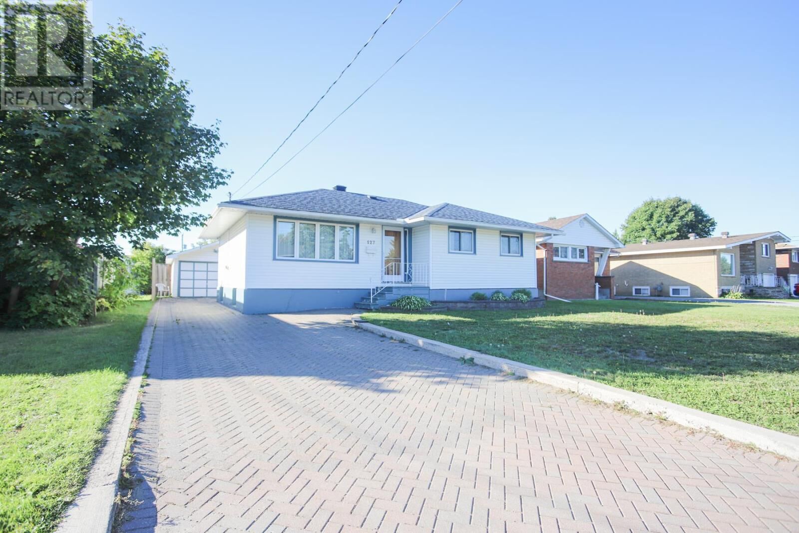 Property Photo:  127 Ruth St  ON P6C 2E8 