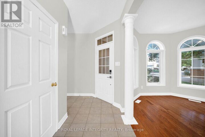 Property Photo:  33 Norgold Crescent  ON K2T 1J1 