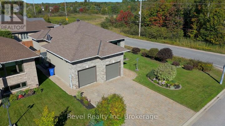 Property Photo:  5 Sugarbush Street  ON P1C 0A4 