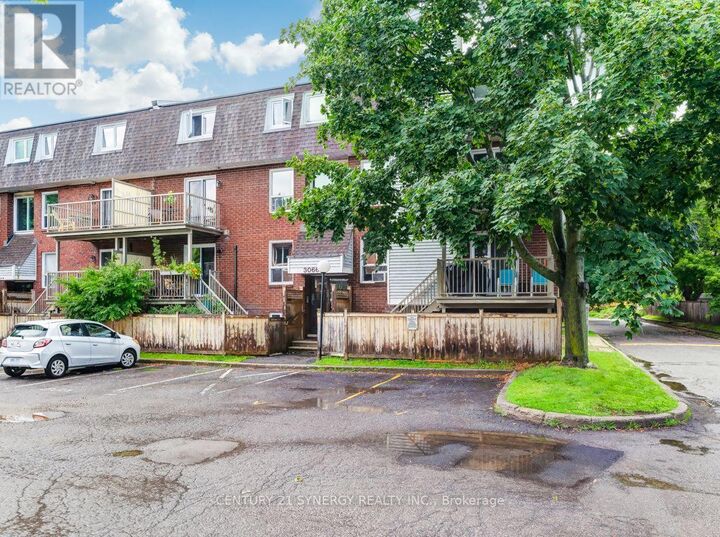 Property Photo:  3066 Councillor's Way H  ON K1T 2S7 