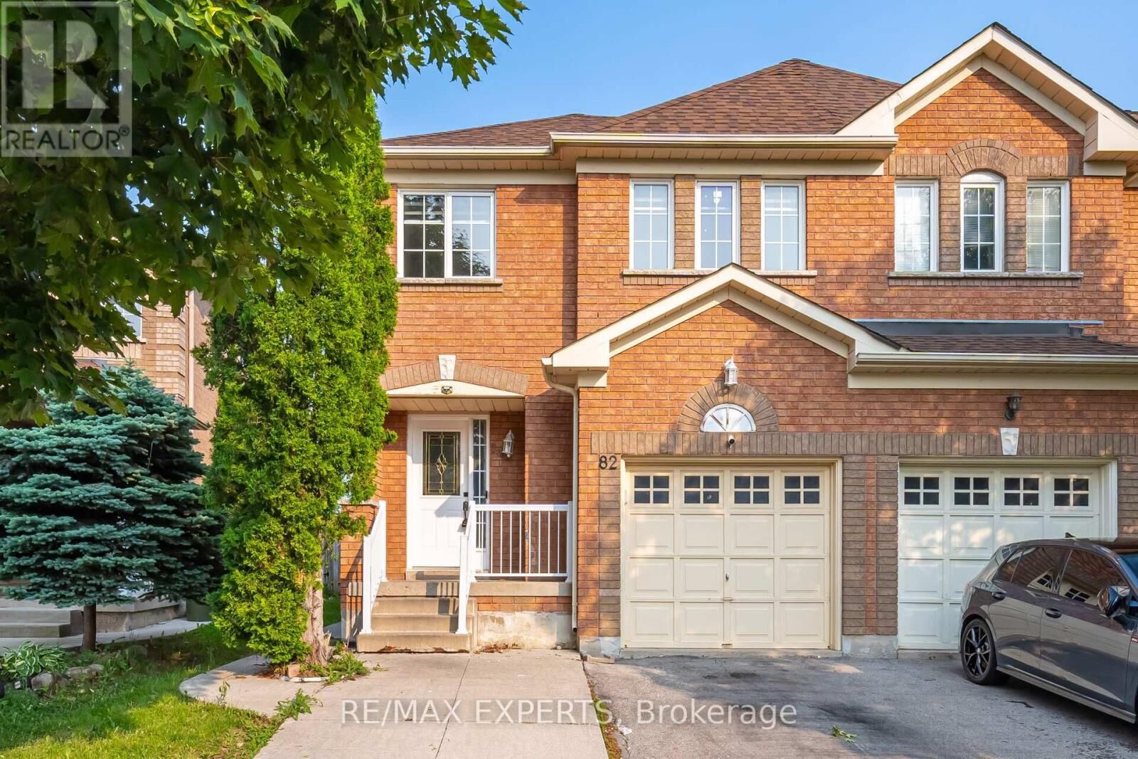 Property Photo:  82 Twin Pines Crescent  ON L7A 1M8 