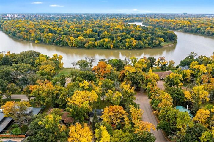Photo de la propriété: 627 South Drive MB R3T 0C1