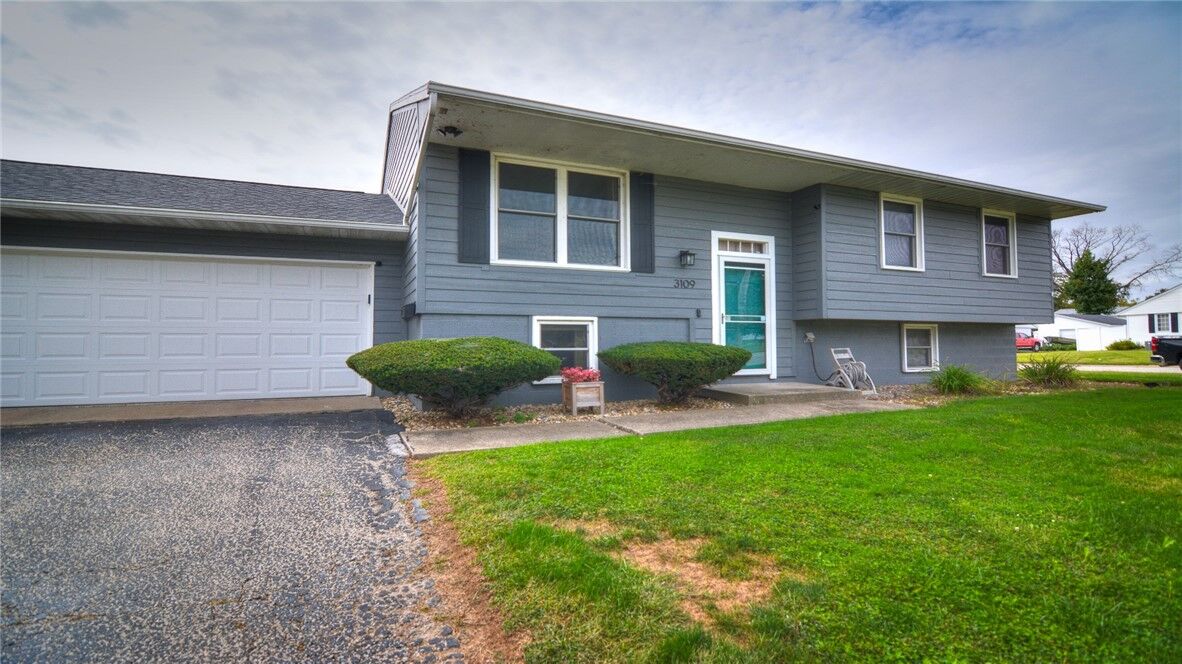 Property Photo:  3109 E Maryland Street  IL 62521 