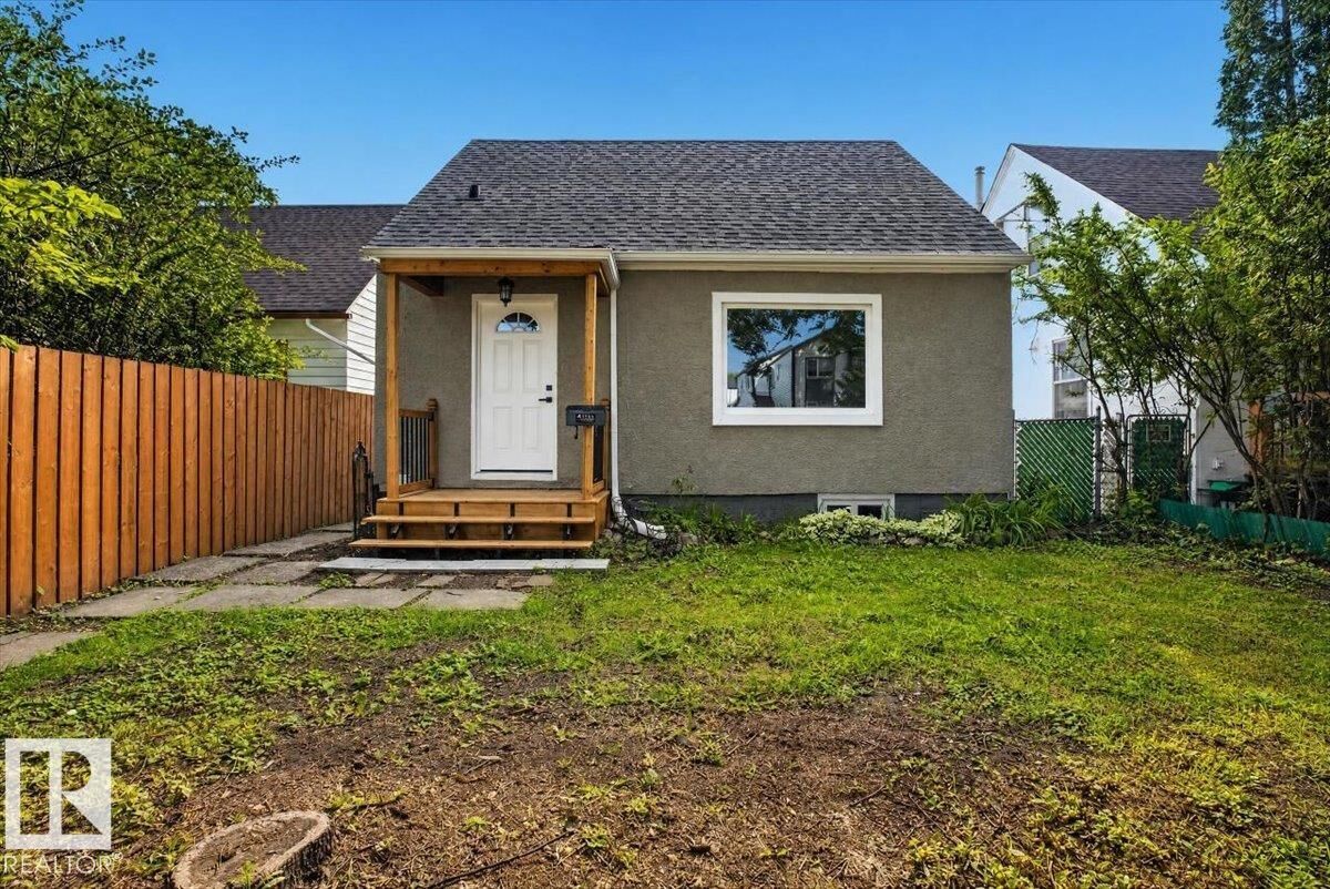 Property Photo:  11645 90 Street NW  AB T5B 3Y3 