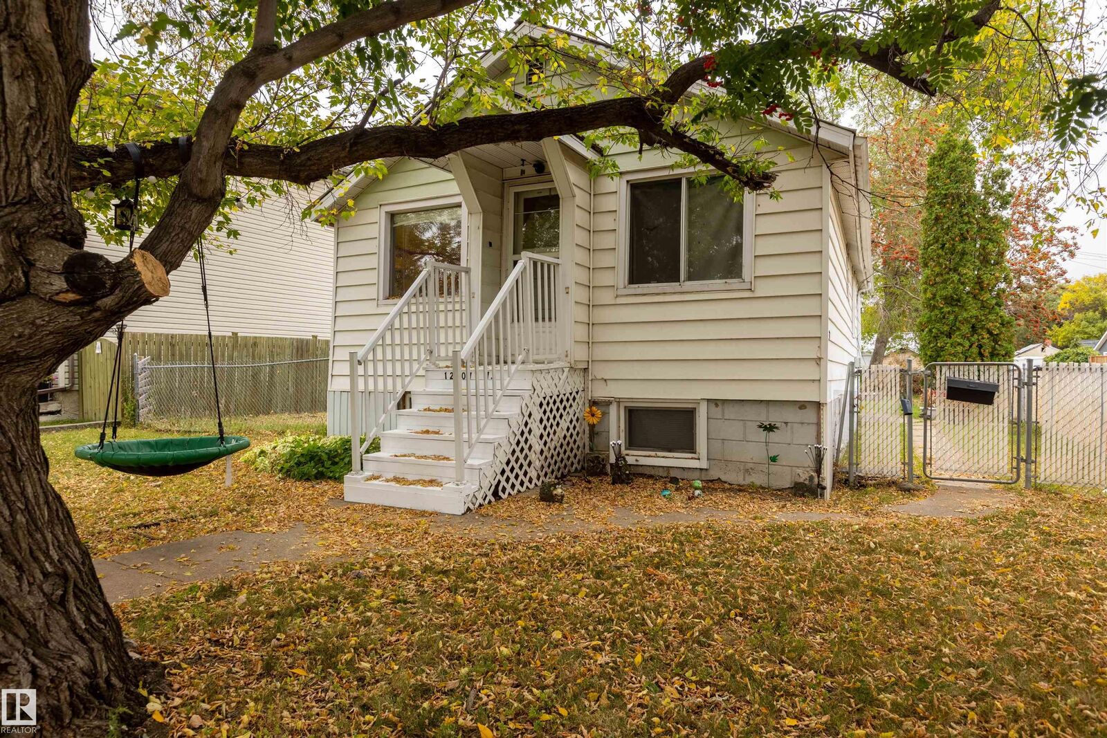 Property Photo:  12707 73 Street NW  AB T5C 0T1 