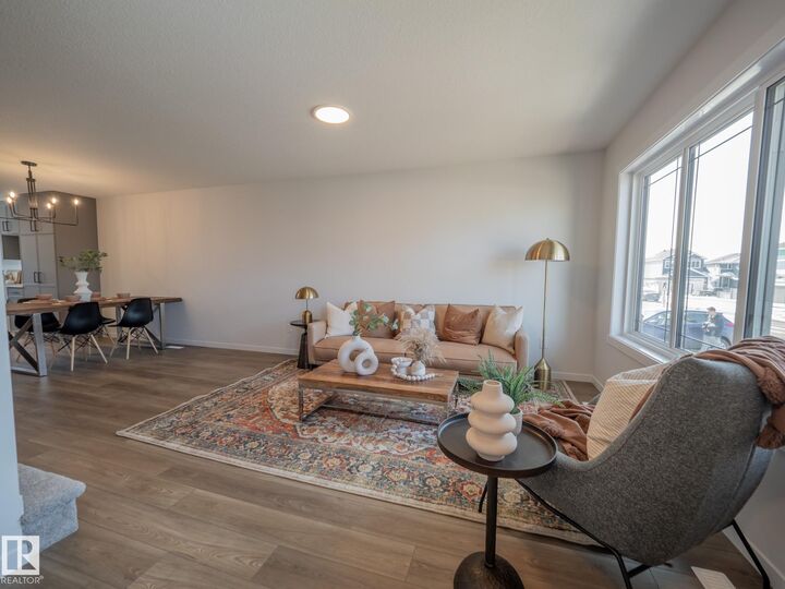 Property Photo:  5224 Schonsee Drive NW  AB T5Z 0M5 