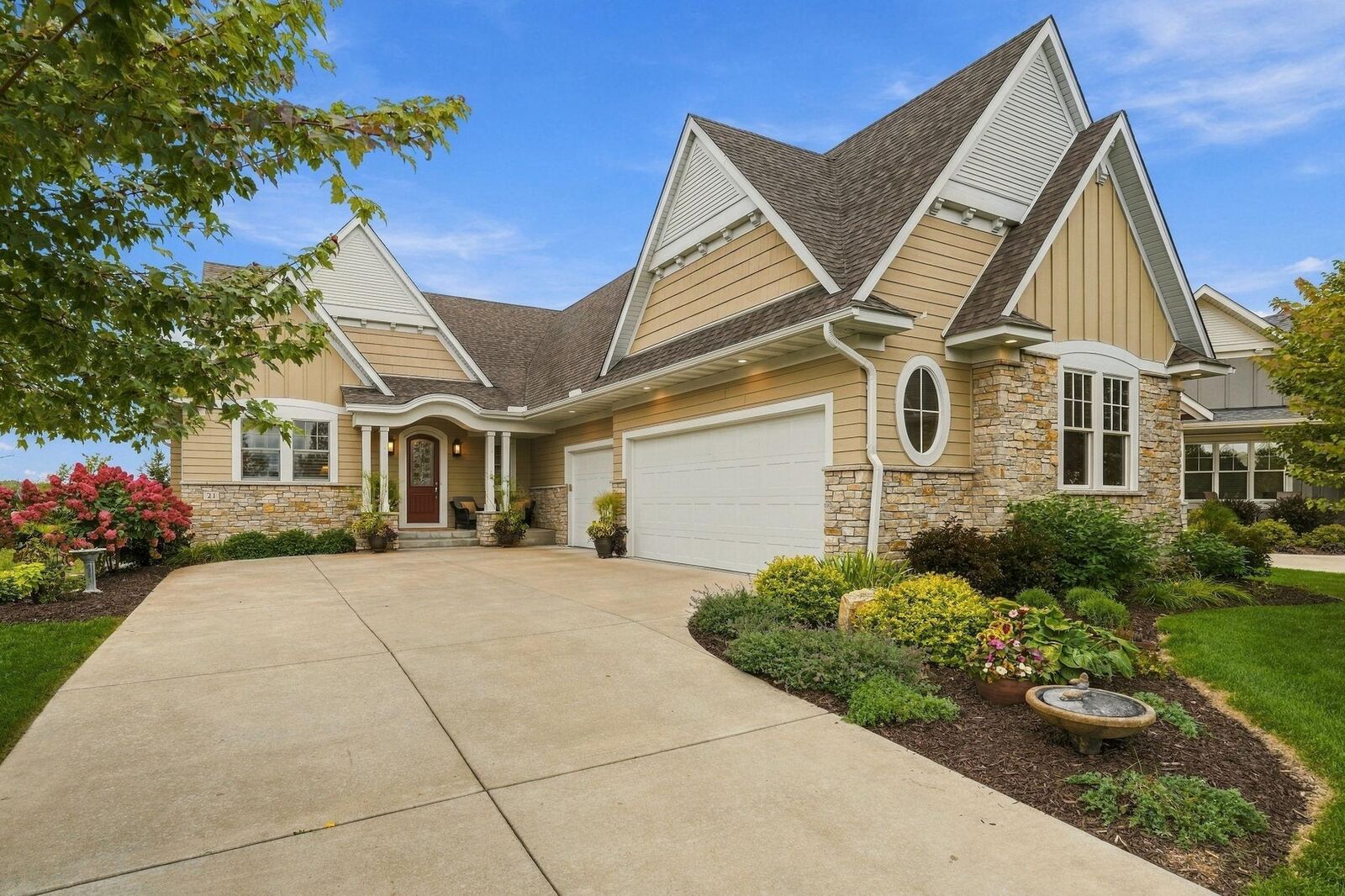 Property Photo:  21 Phoebe Lane  MN 55127 