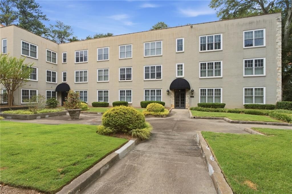 Property Photo: 30 Collier Road NW 9 GA 30309