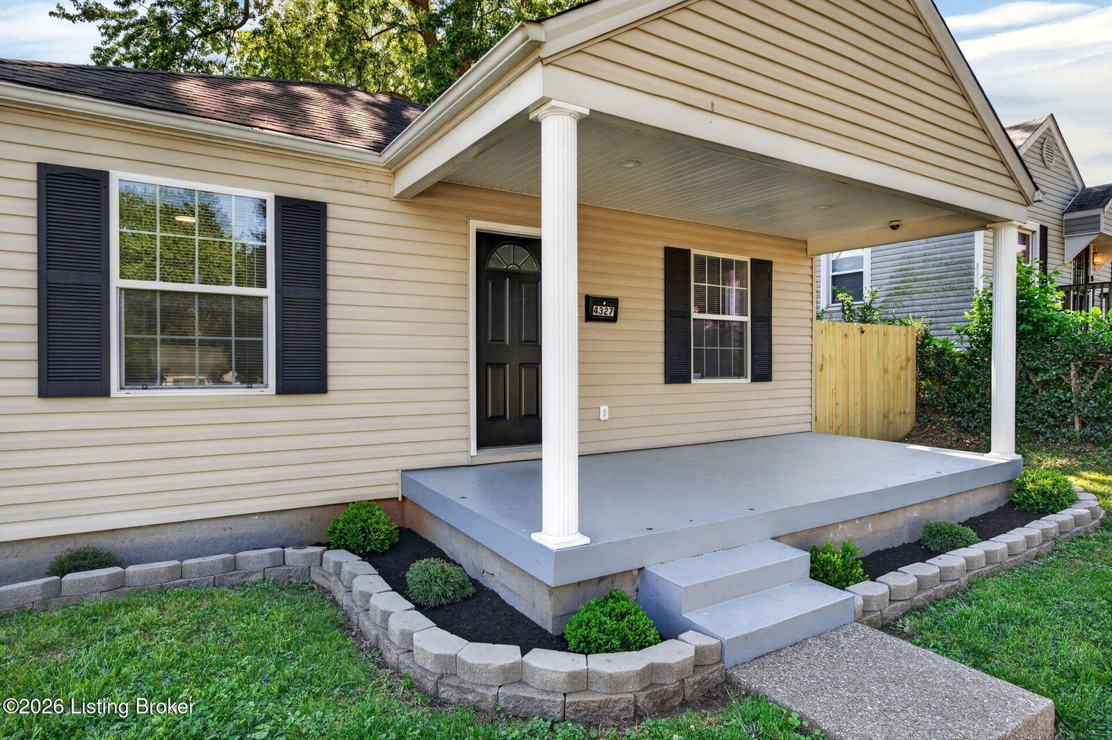 Property Photo:  4327 S 1st St  KY 40214 