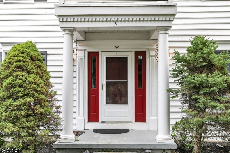 Property Photo:  5 Savannah Ct  NJ 07920 