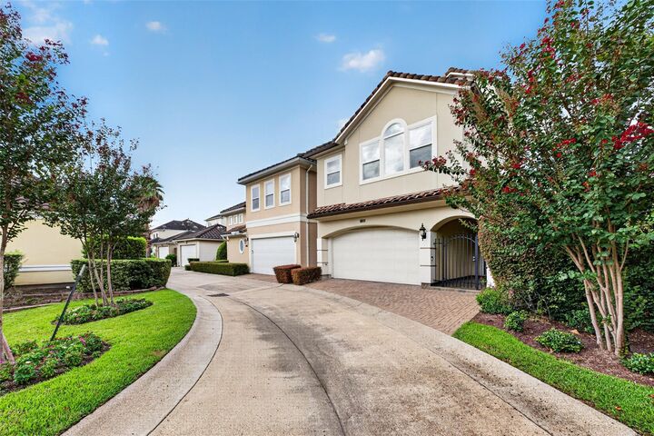 Property Photo:  2816 McCulloch Circle  TX 77056 