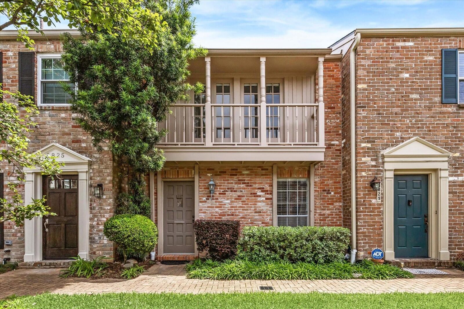 Property Photo: 5827 Valley Forge Drive 83 TX 77057