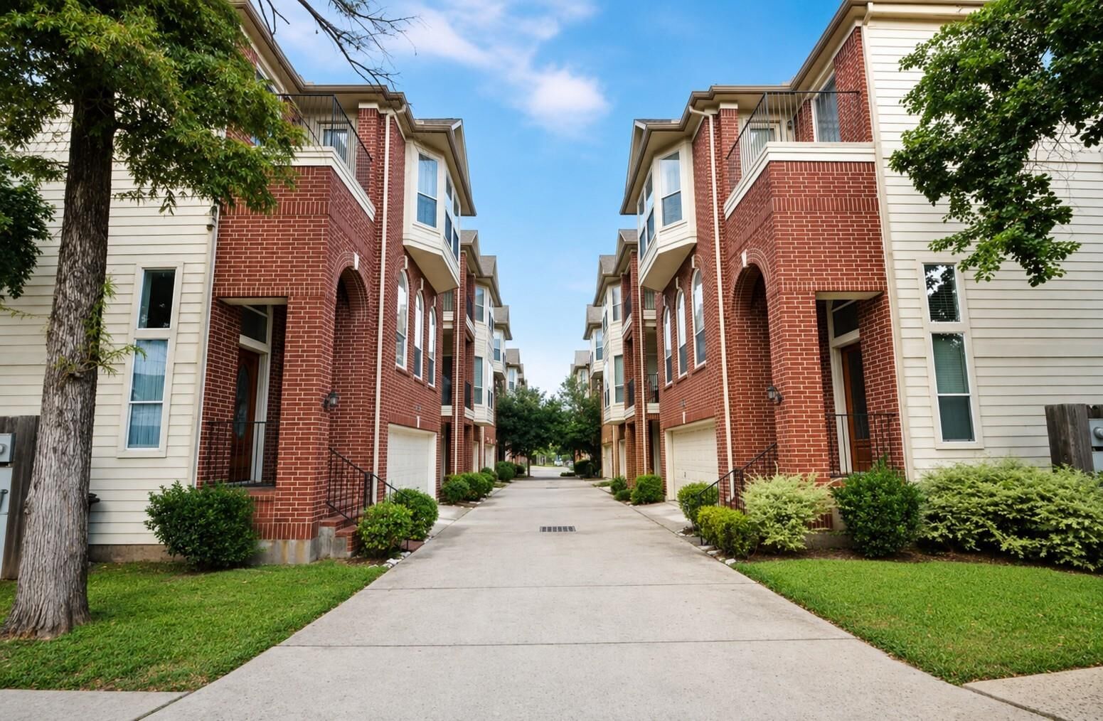 Property Photo: 5324 Nett Street C TX 77007