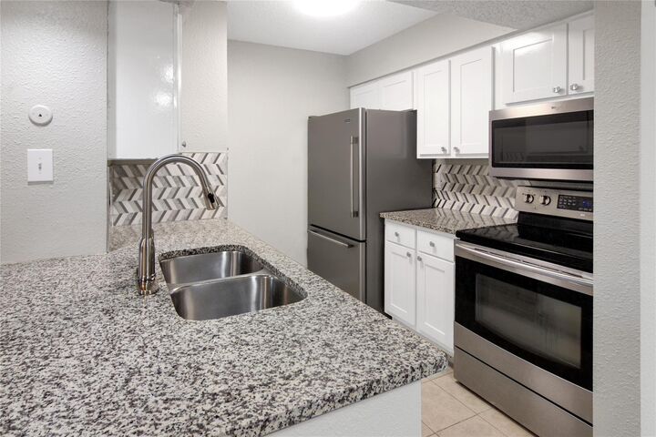 Property Photo:  260 El Dorado Boulevard 1105  TX 77598 