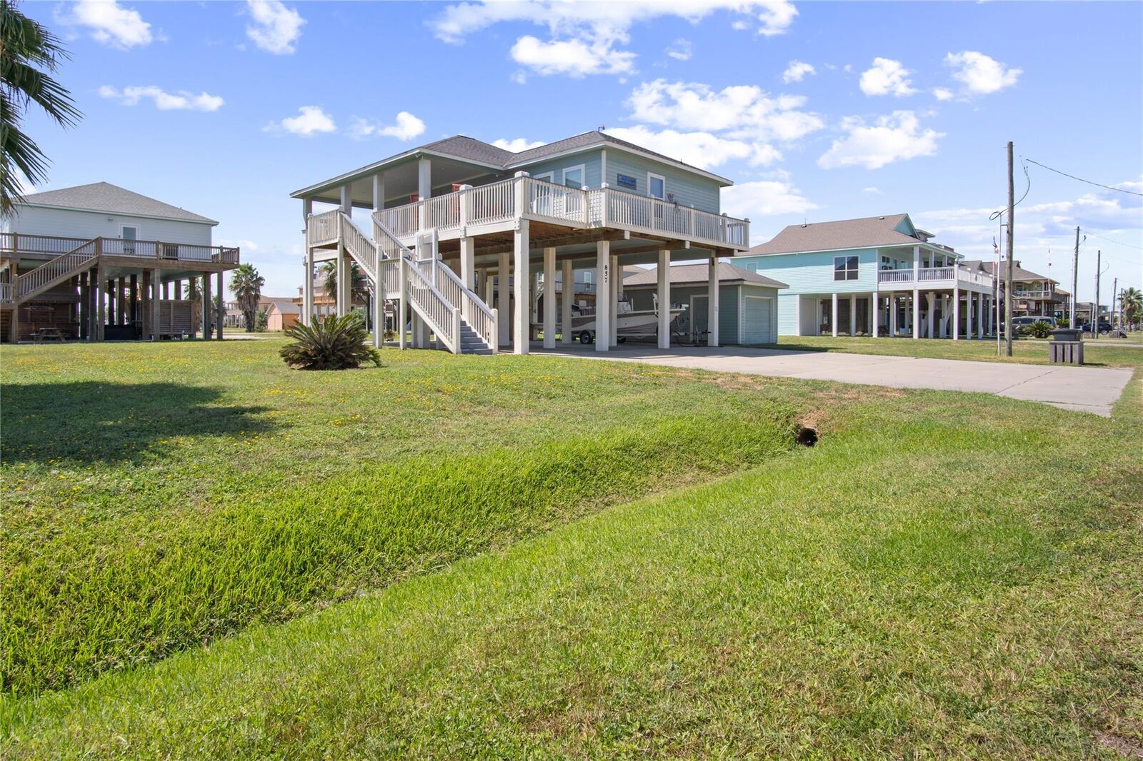 Property Photo: 857 Gulfview Drive TX 77650