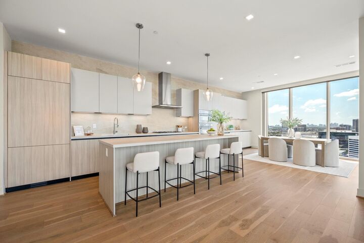 Property Photo:  1711 Allen Parkway 2001  TX 77019 