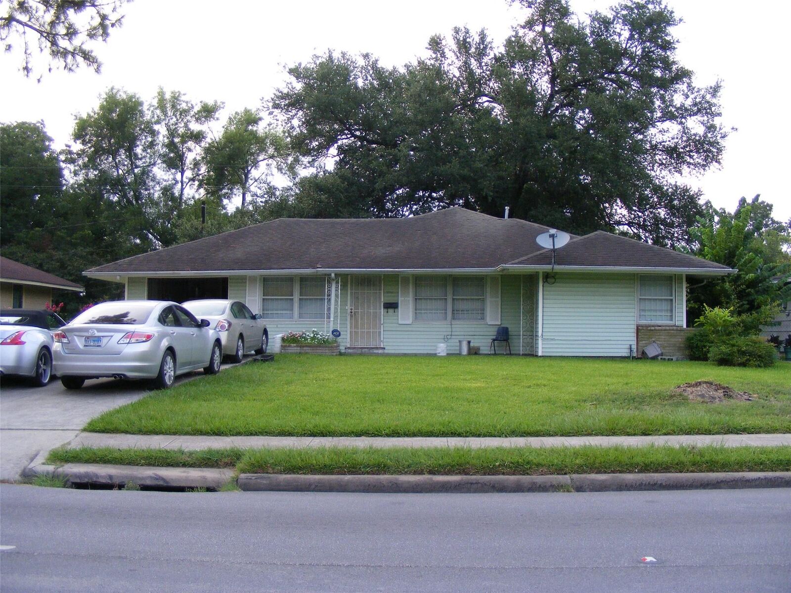 Property Photo: 5751 Bellfort Street TX 77033