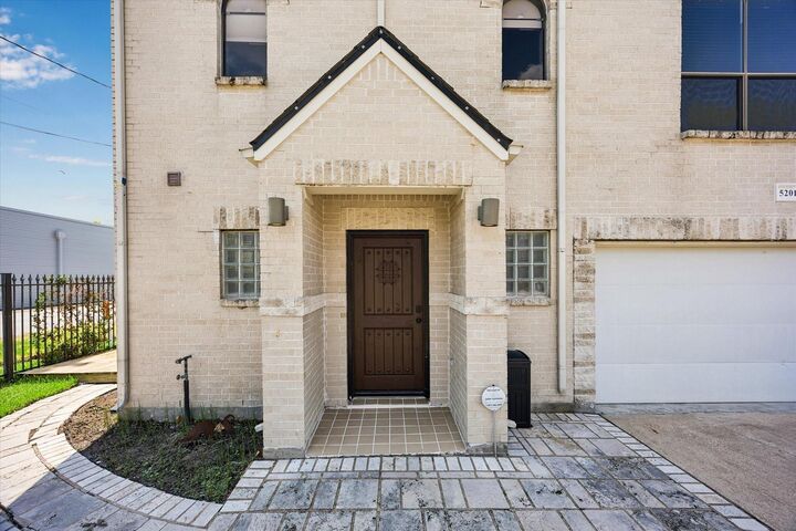 Property Photo:  5201 Cornish Street  TX 77007 