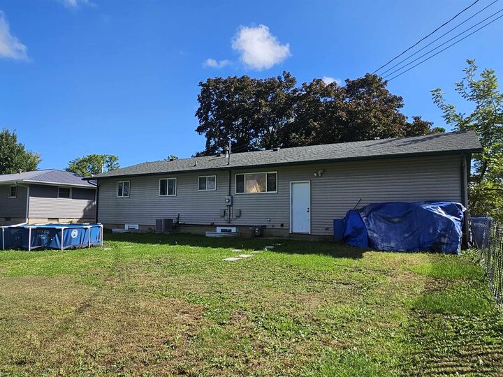Property Photo: 416 E 7th Street IA 52136