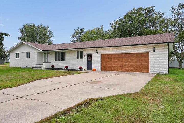 Property Photo: 206 5th St N IA 50629