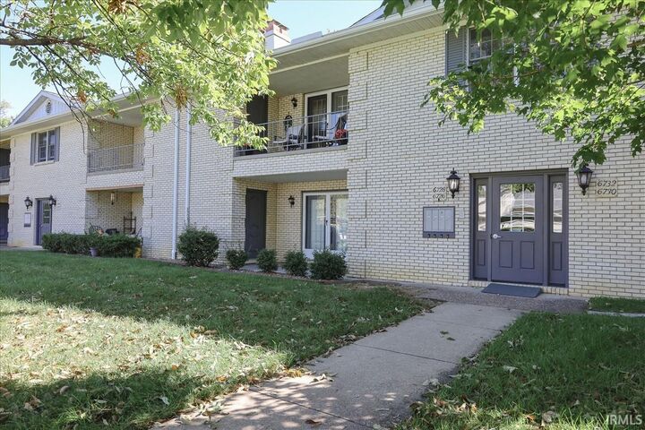 Property Photo: 6728 Newburgh Road 7 IN 47715