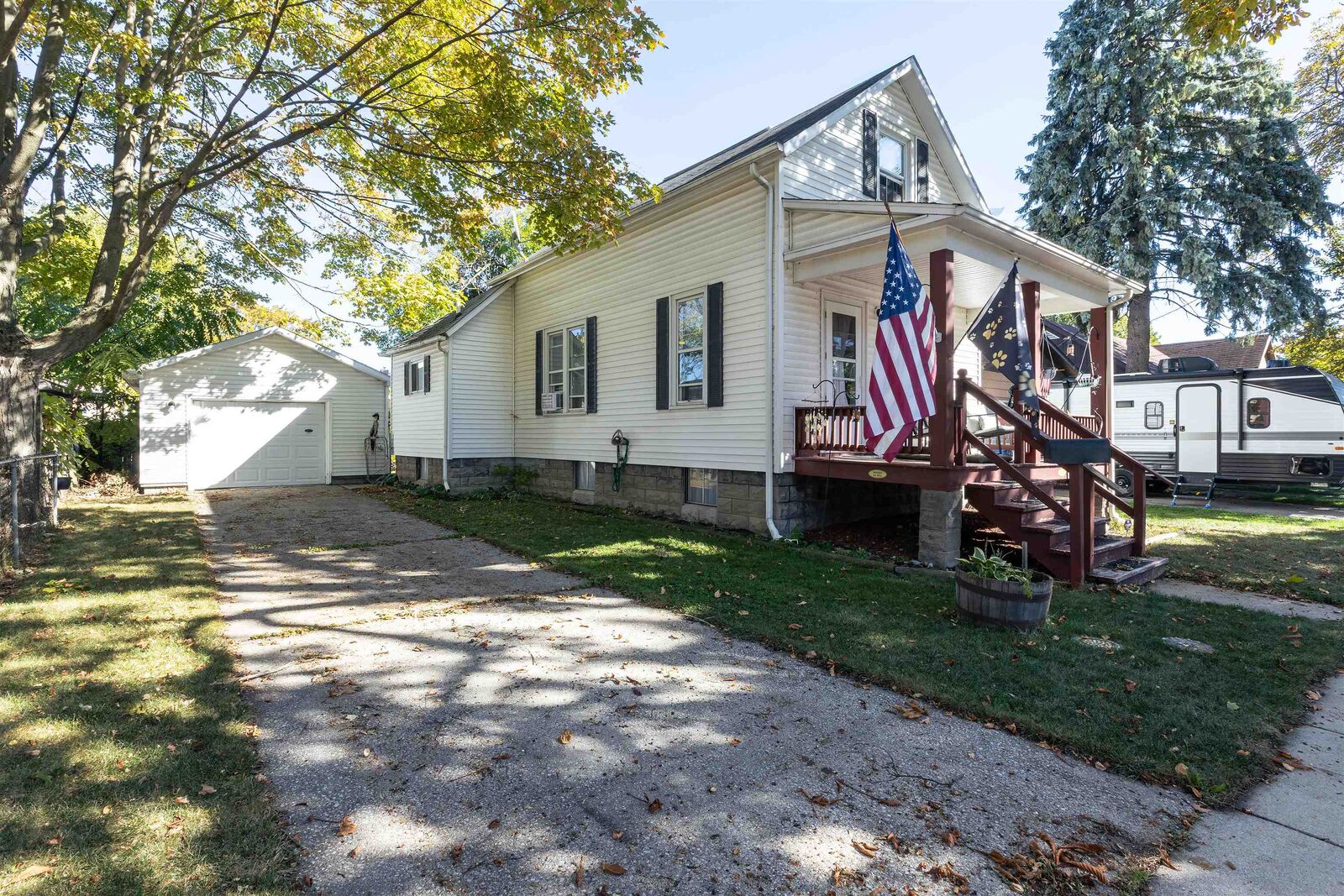 Property Photo: 411 S Jackson MI 48708