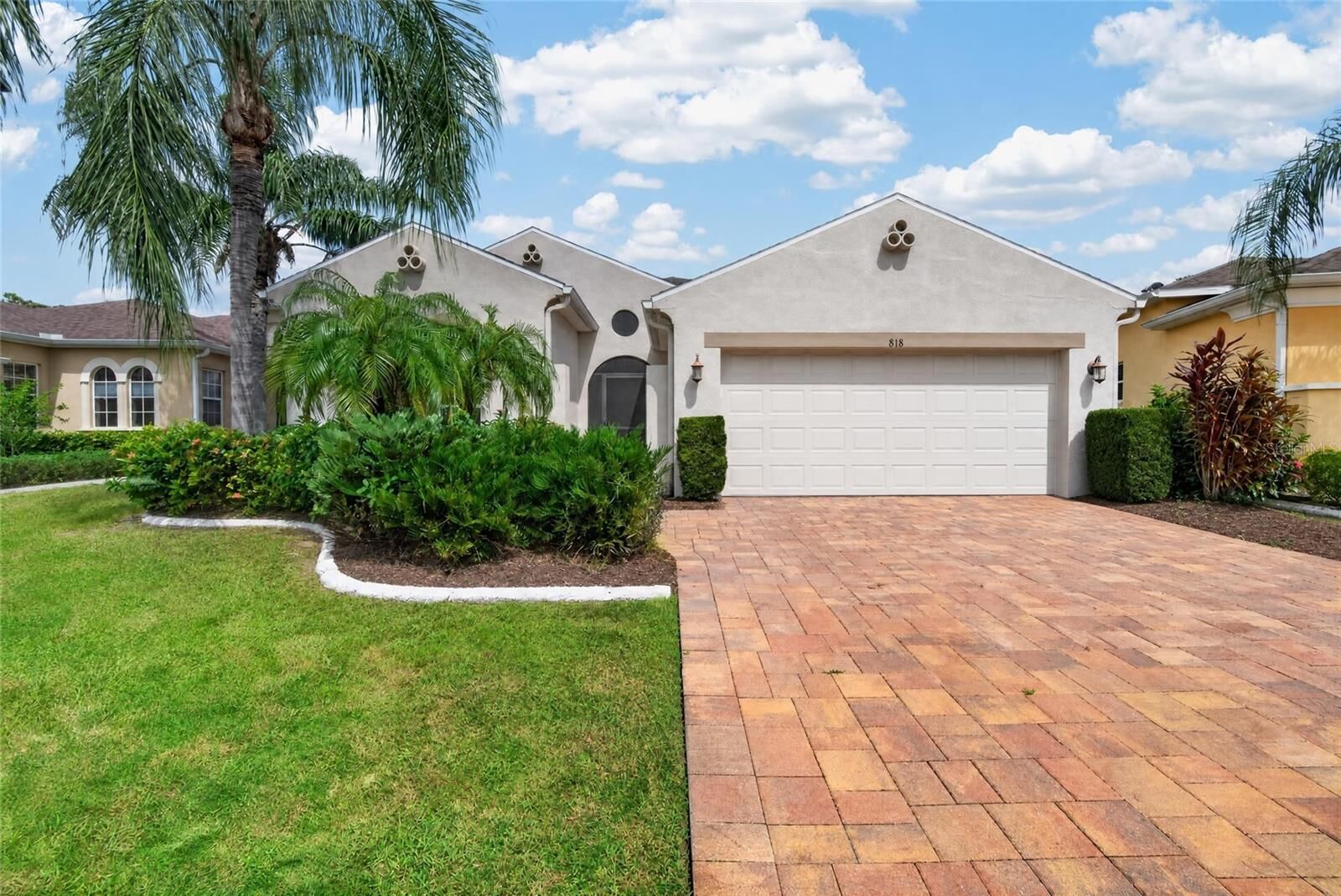 Property Photo:  818 King Leon Way  FL 33573 