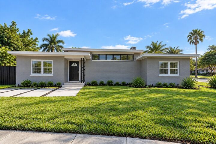 Property Photo:  837 E Edgewood Drive  FL 33803 