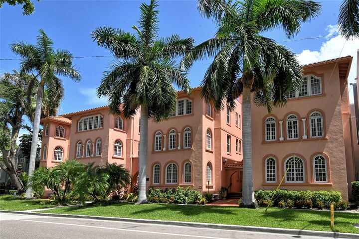 Property Photo: 1221 N Palm Avenue 305 FL 34236