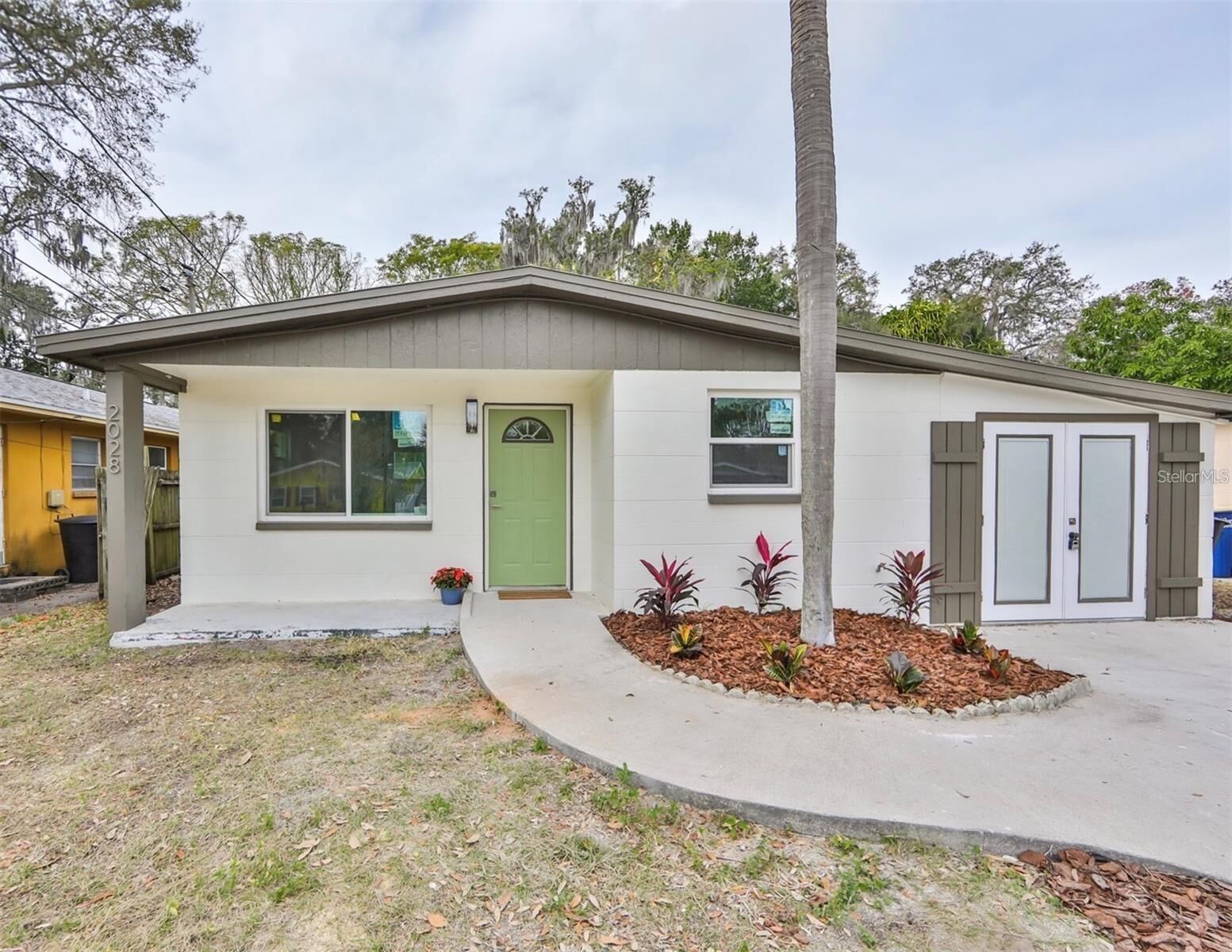 Property Photo:  2028 N Betty Lane  FL 33755 