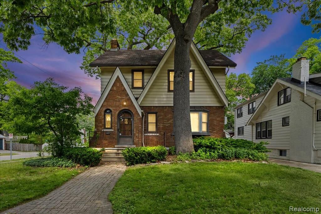 Property Photo: 43 Wellesley Drive MI 48069 1242