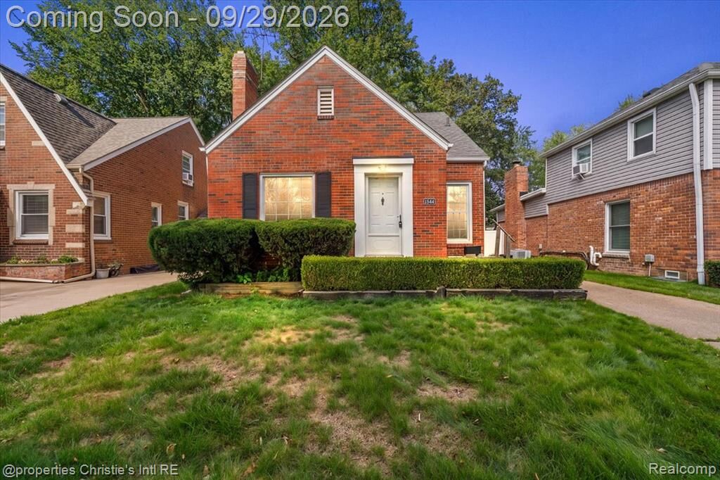 Property Photo:  1544 Hampton Road  MI 48236 1304 