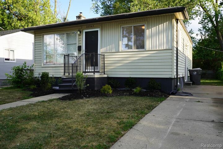 Property Photo: 28945 Oakwood Street MI 48141 1665