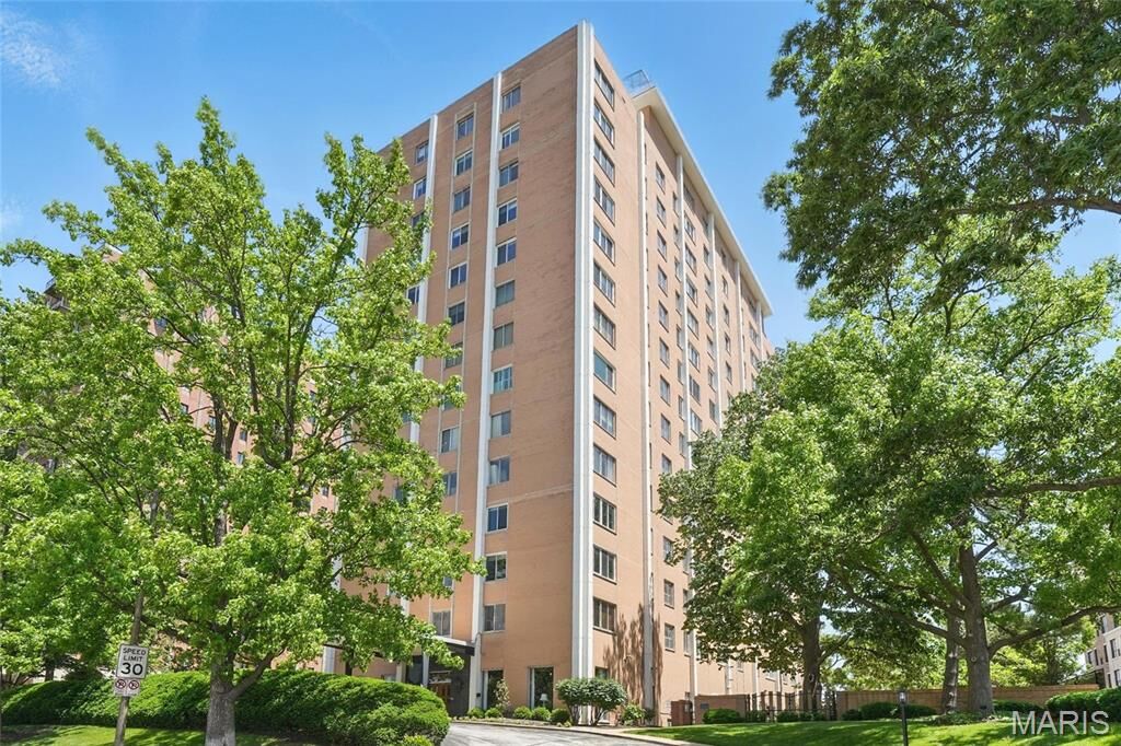 Property Photo: 900 S Hanley Road 1B MO 63105