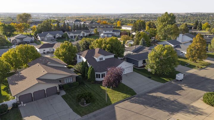 Property Photo:  1624 13 1/2 St SW  ND 58701 