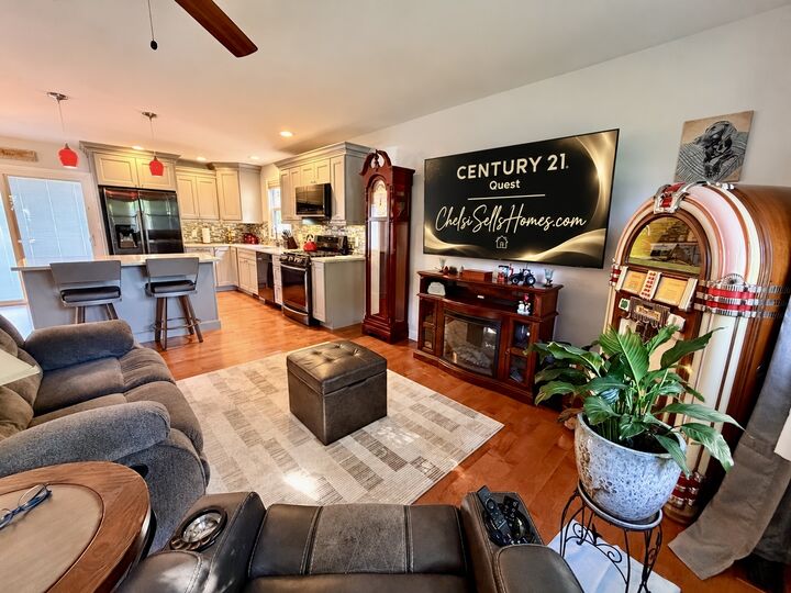 Property Photo:  104 E North Street  IL 61752 