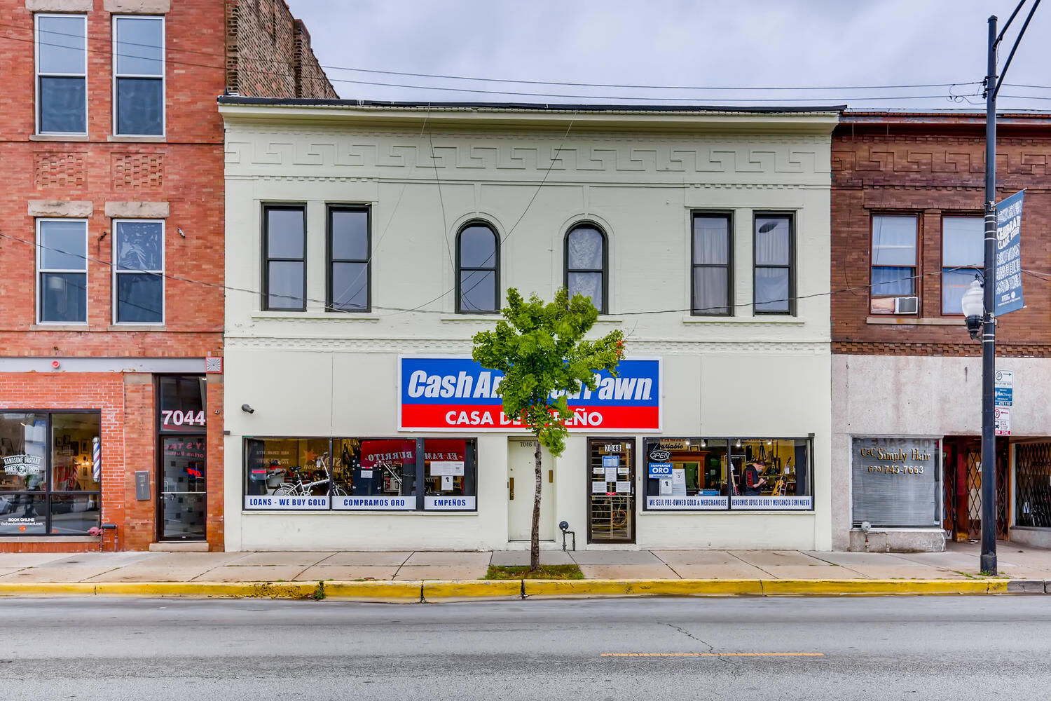 Property Photo:  7046 N Clark Street 2flr  IL 60626 