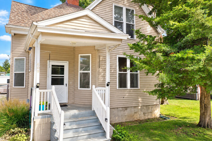 Property Photo:  608 E Mulberry Street  IL 61701 