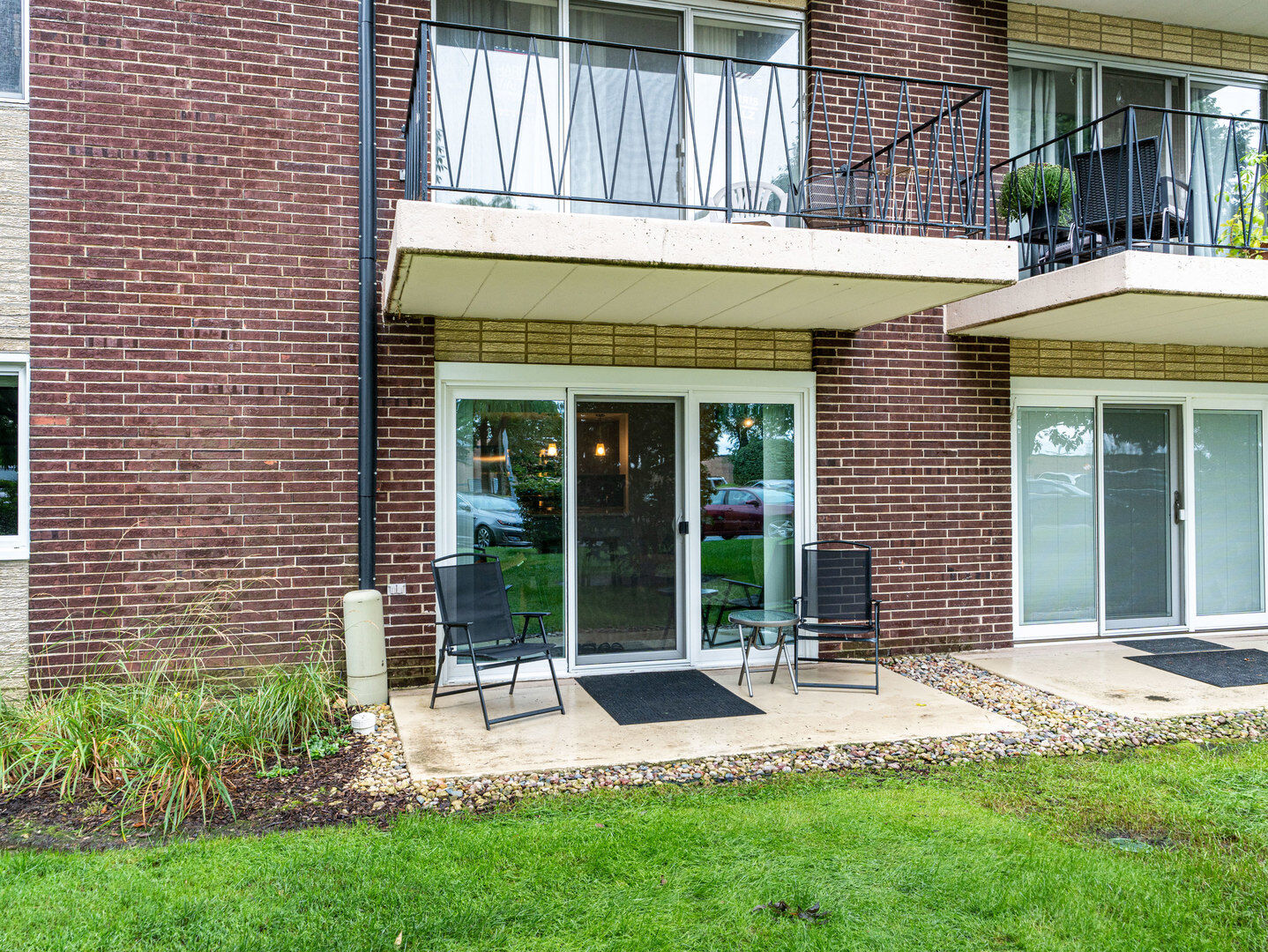 Property Photo: 5300 Walnut Avenue 17A IL 60515
