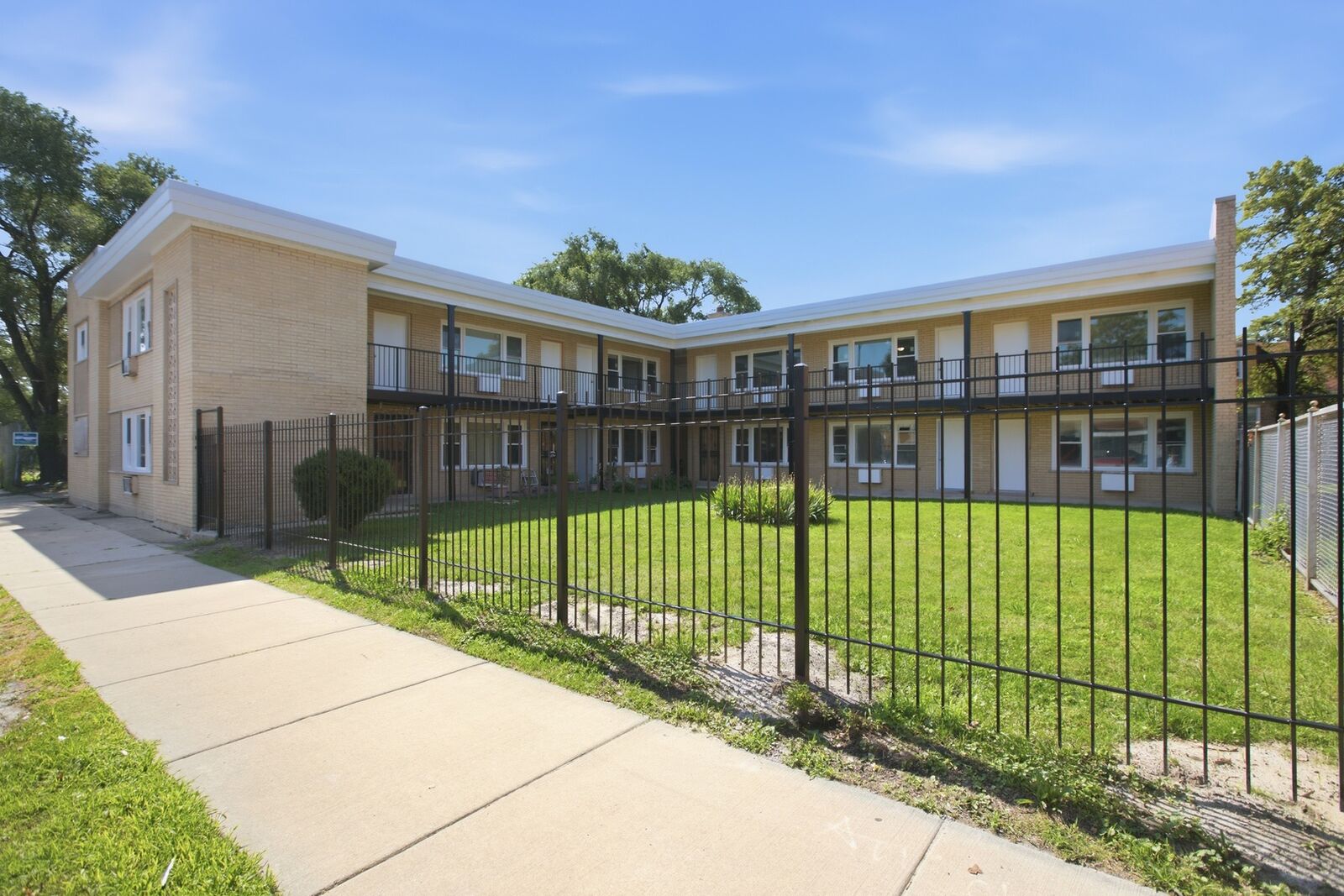 Property Photo:  2537 E 83rd Street 205  IL 60617 