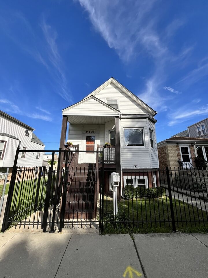 Property Photo:  2123 N Karlov Avenue  IL 60639 