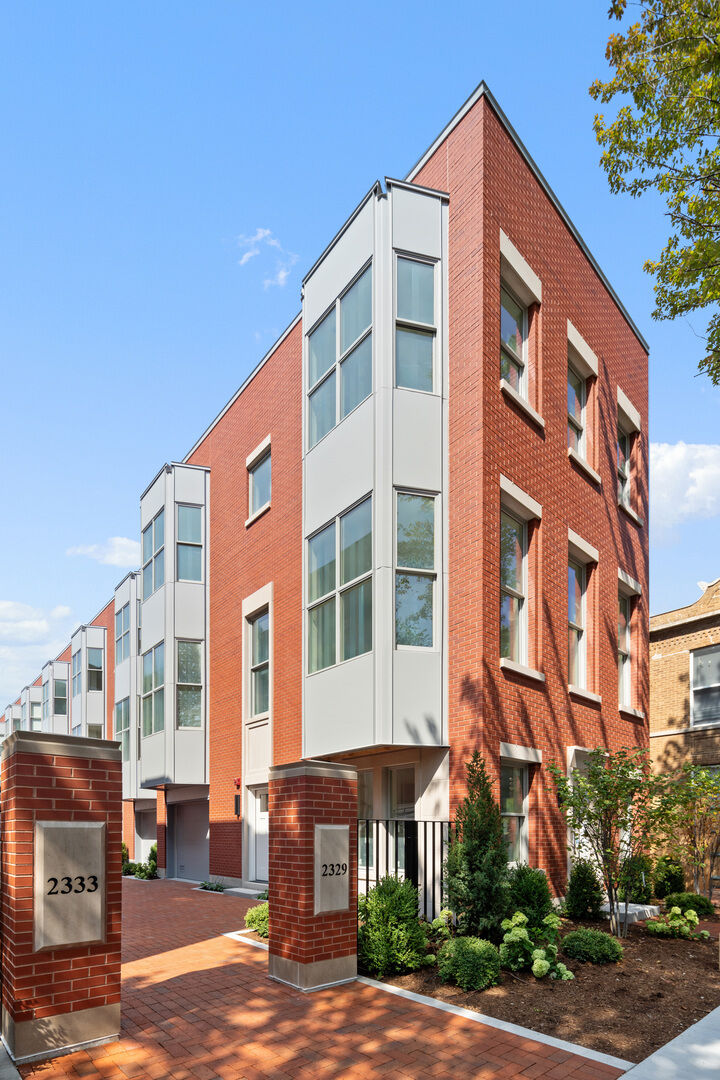 Property Photo: 2329 N Cambridge Avenue D IL 60614