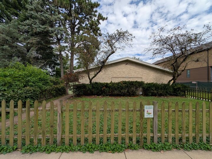 Property Photo:  1958 W Morse Avenue A  IL 60626 