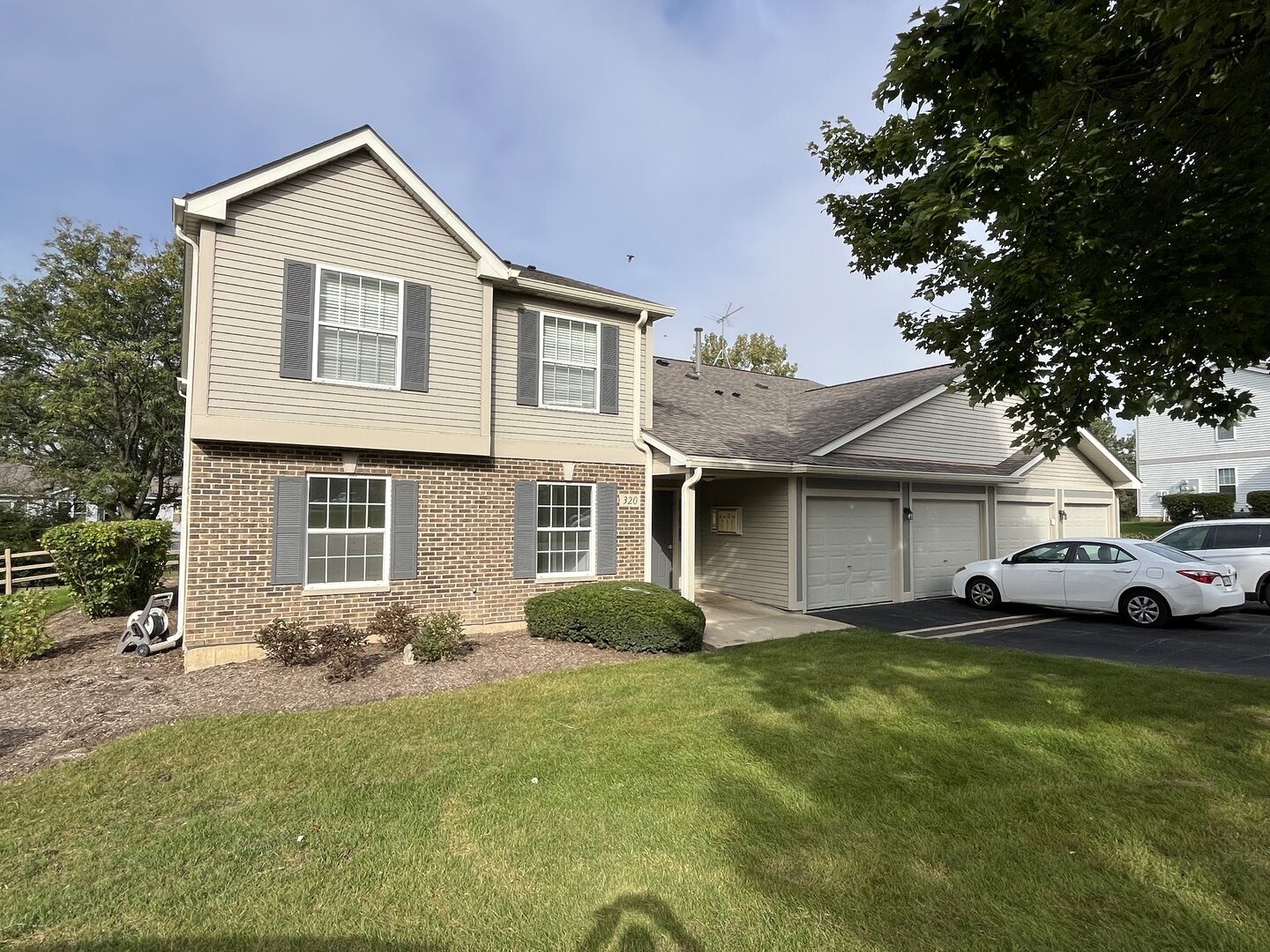 Property Photo:  320 Buckingham Circle B  IL 60120 