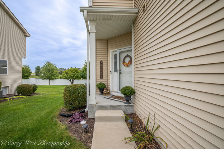 Property Photo: 1147 Freedom Road IL 60119