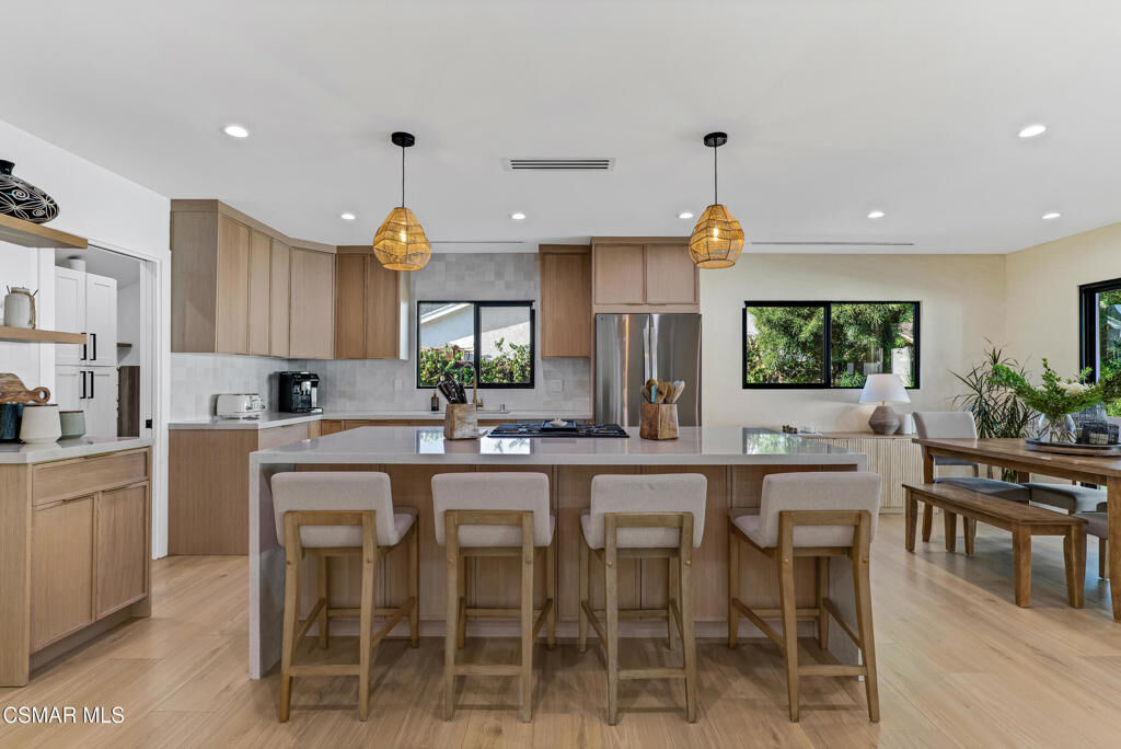 Property Photo:  5722 Le Sage Avenue  CA 91367 