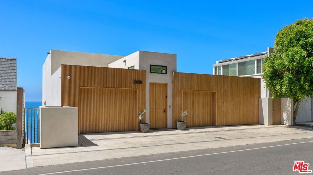 Property Photo:  24818 Malibu Road  CA 90265 
