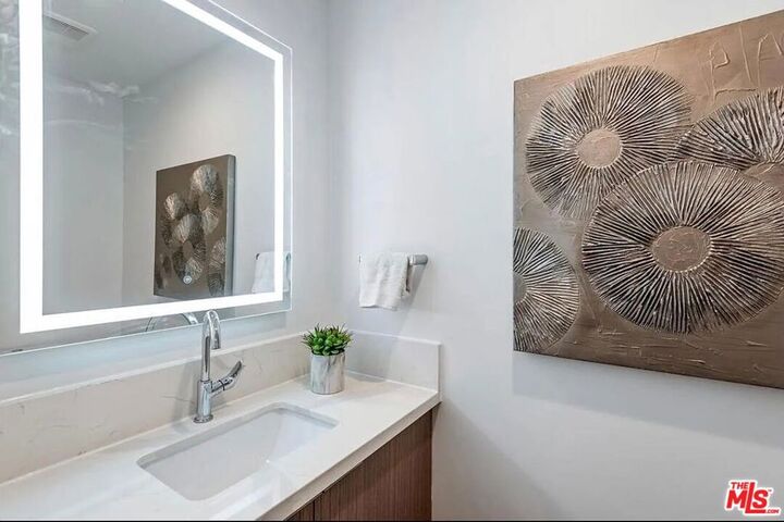 Property Photo: 1906 Overland Avenue 203 CA 90025